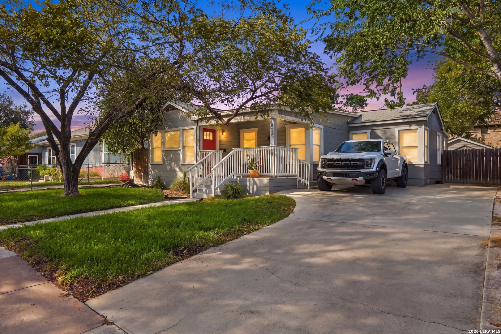 515 W Norwood CT, San Antonio, TX 78212