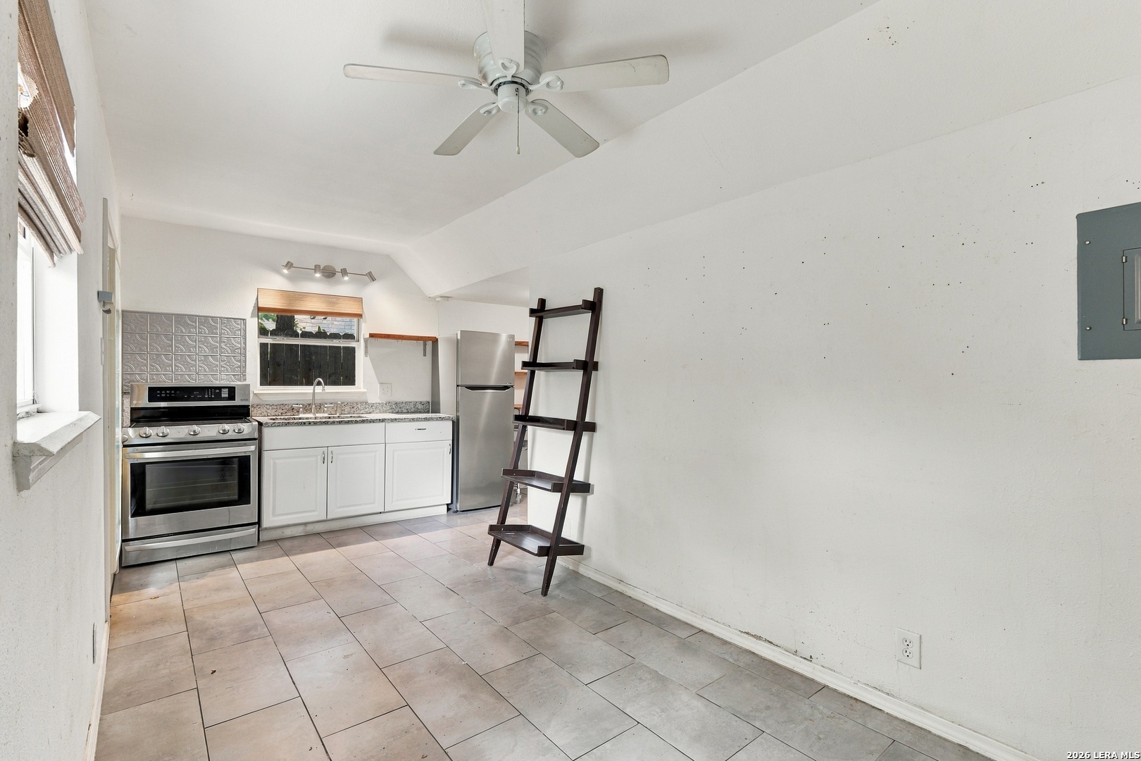 515 W Norwood CT, San Antonio, TX 78212