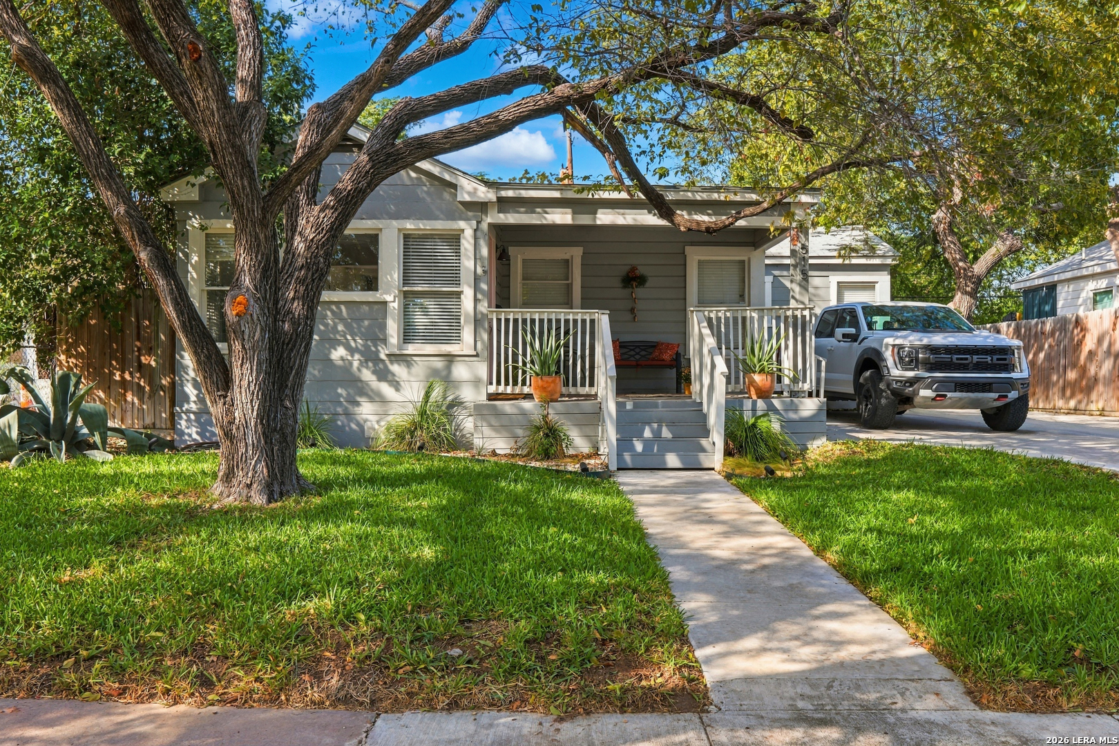 515 W Norwood CT, San Antonio, TX 78212