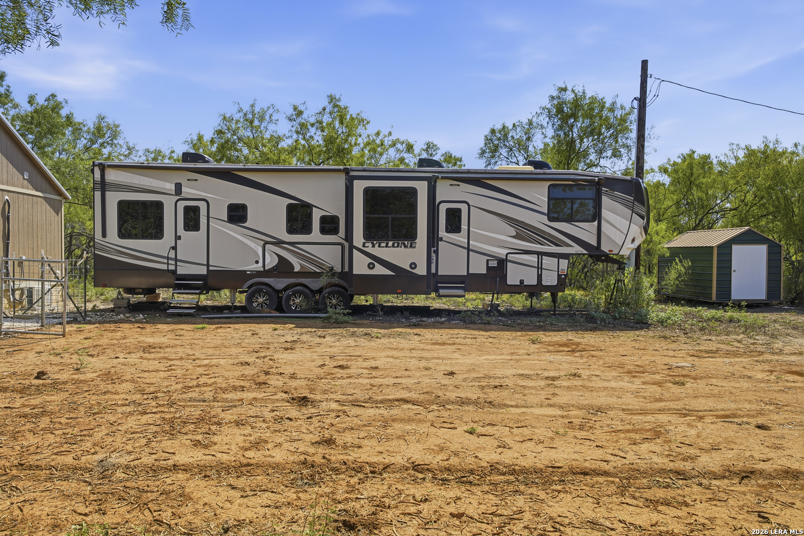 11943 Fm 472, Bigfoot, TX 78005
