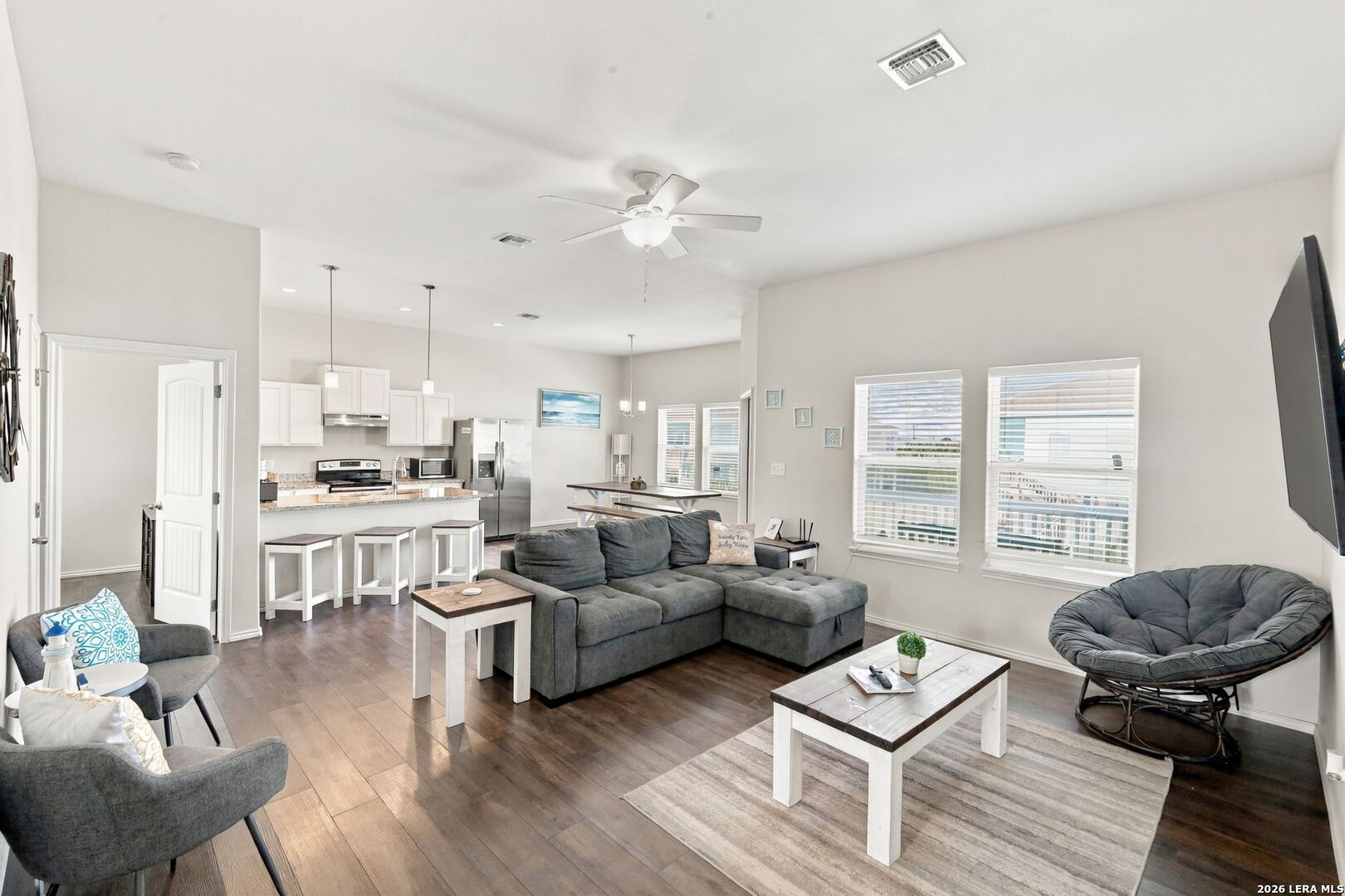111 PARADISE DR, Rockport, TX 78382