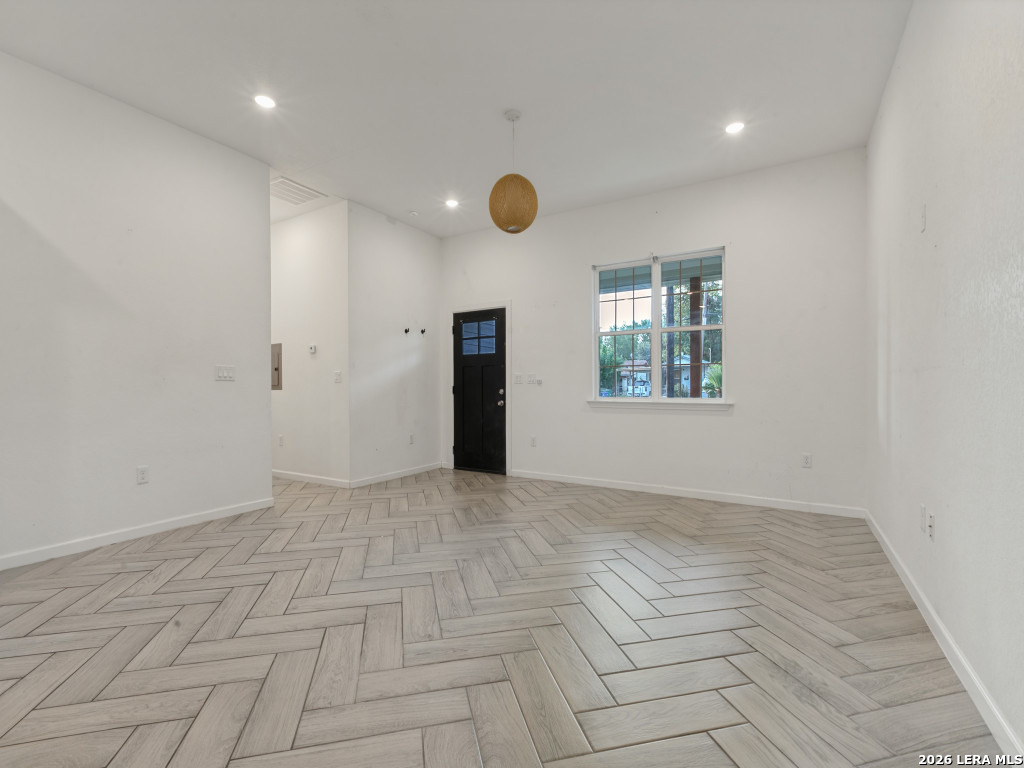 335 Kemper, San Antonio, TX 78207