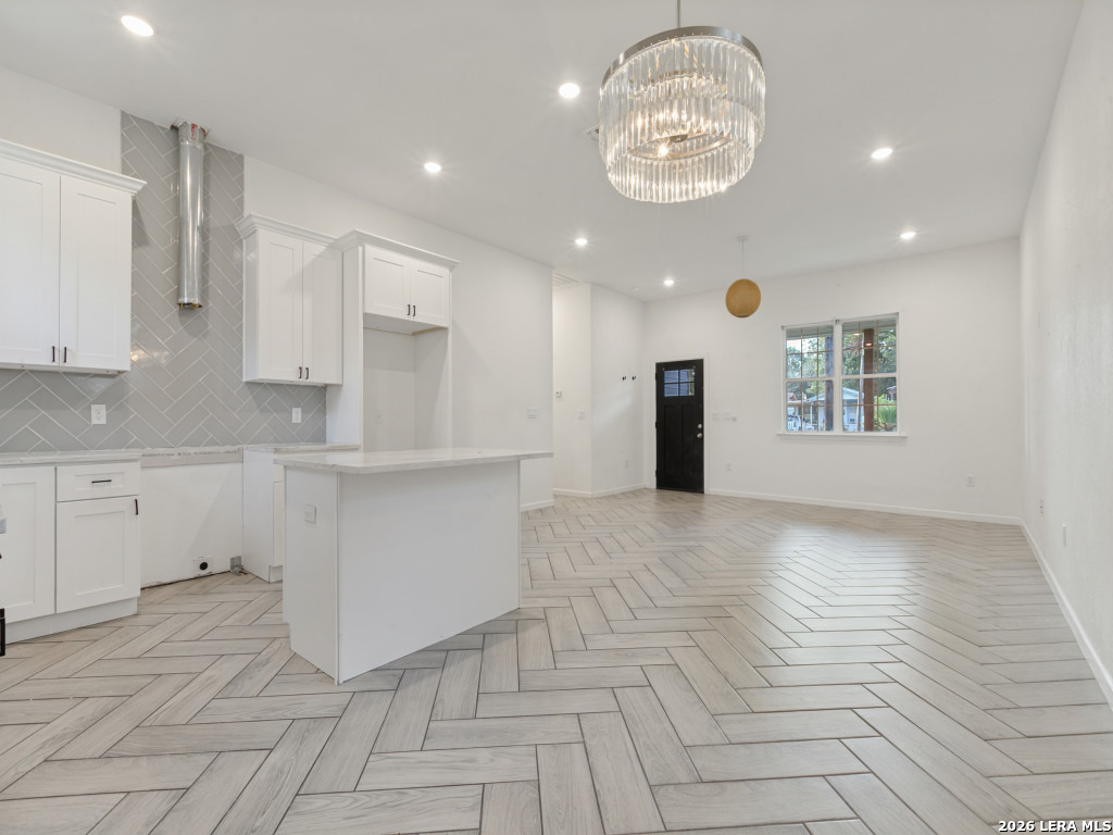 335 Kemper, San Antonio, TX 78207