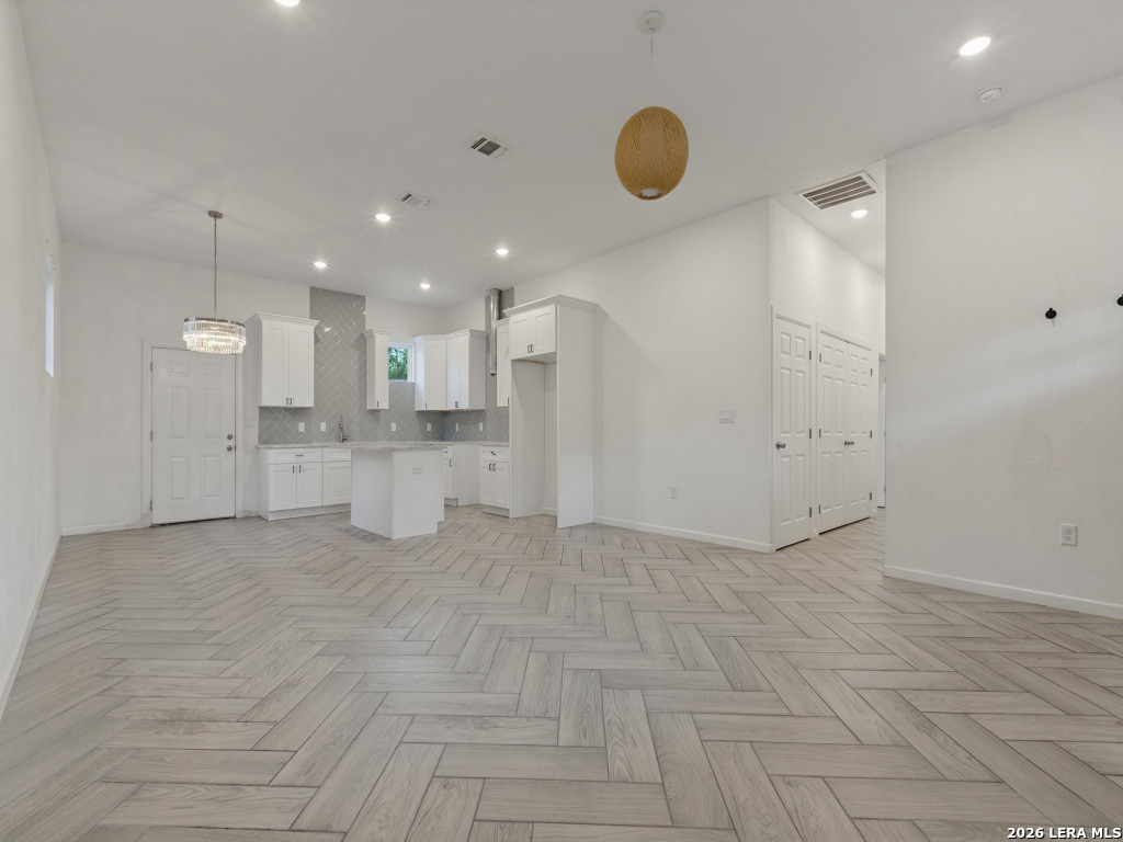 335 Kemper, San Antonio, TX 78207