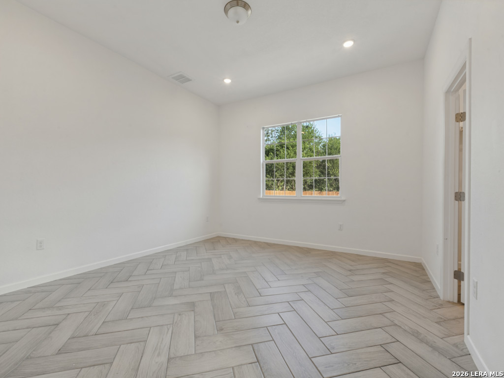 335 Kemper, San Antonio, TX 78207