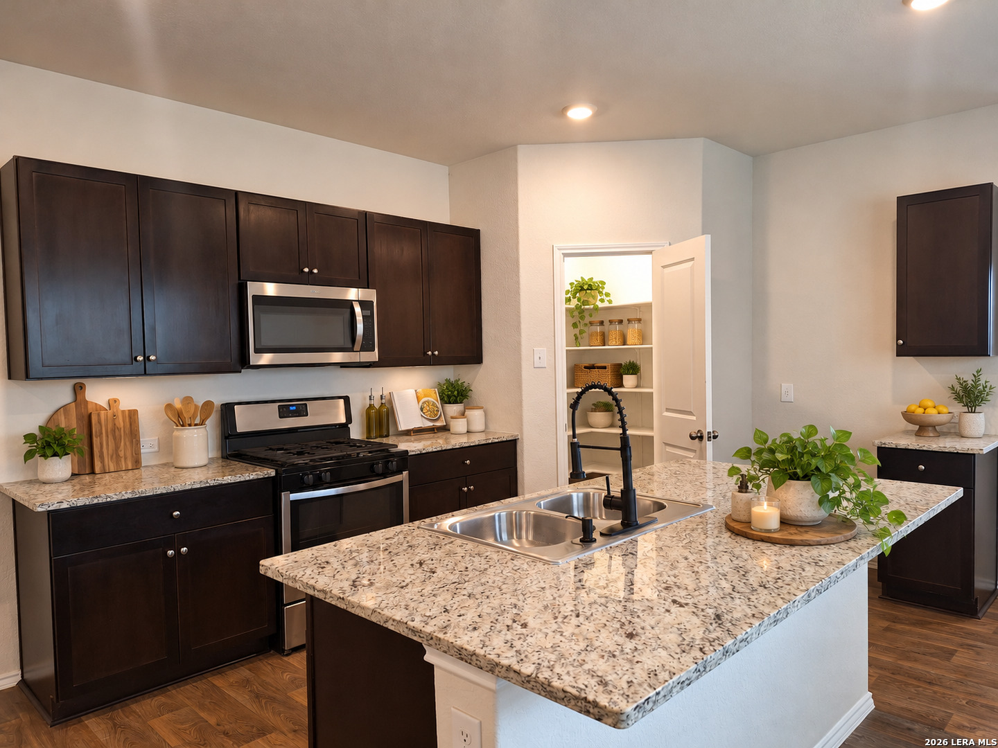 345 MIDDLE GREEN LOOP, Floresville, TX 78114