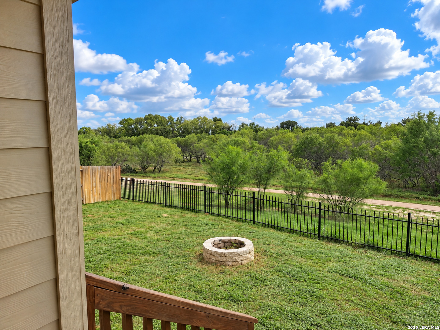 345 MIDDLE GREEN LOOP, Floresville, TX 78114