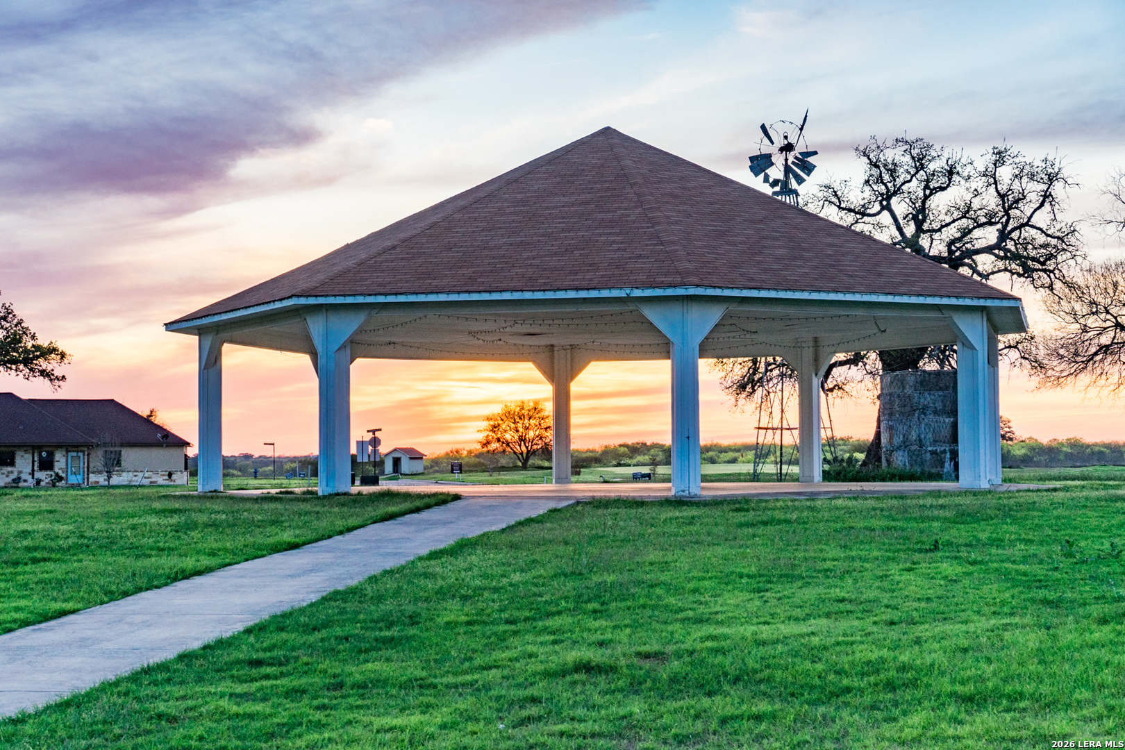 345 MIDDLE GREEN LOOP, Floresville, TX 78114