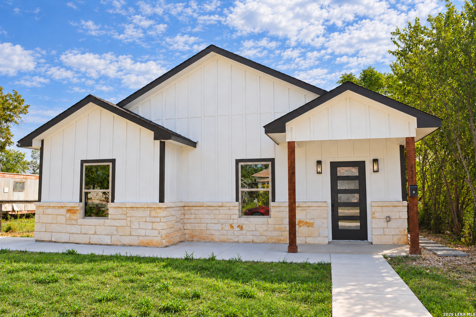 237 AVENUE D, Poteet, TX 78065