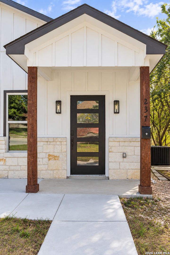 237 AVENUE D, Poteet, TX 78065