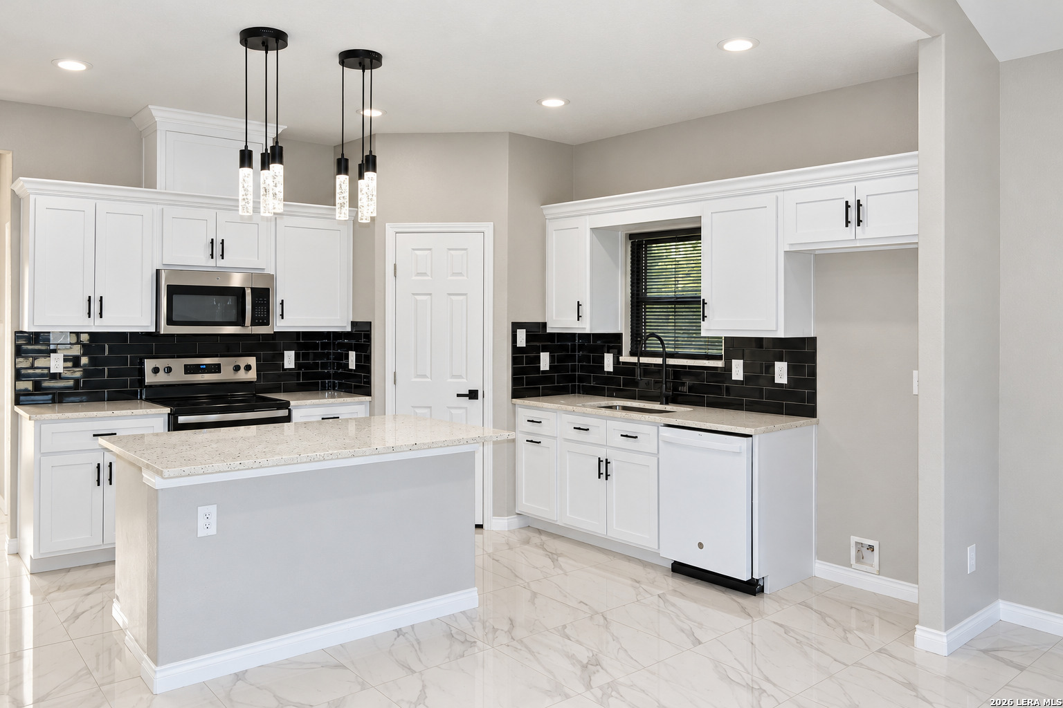 237 AVENUE D, Poteet, TX 78065