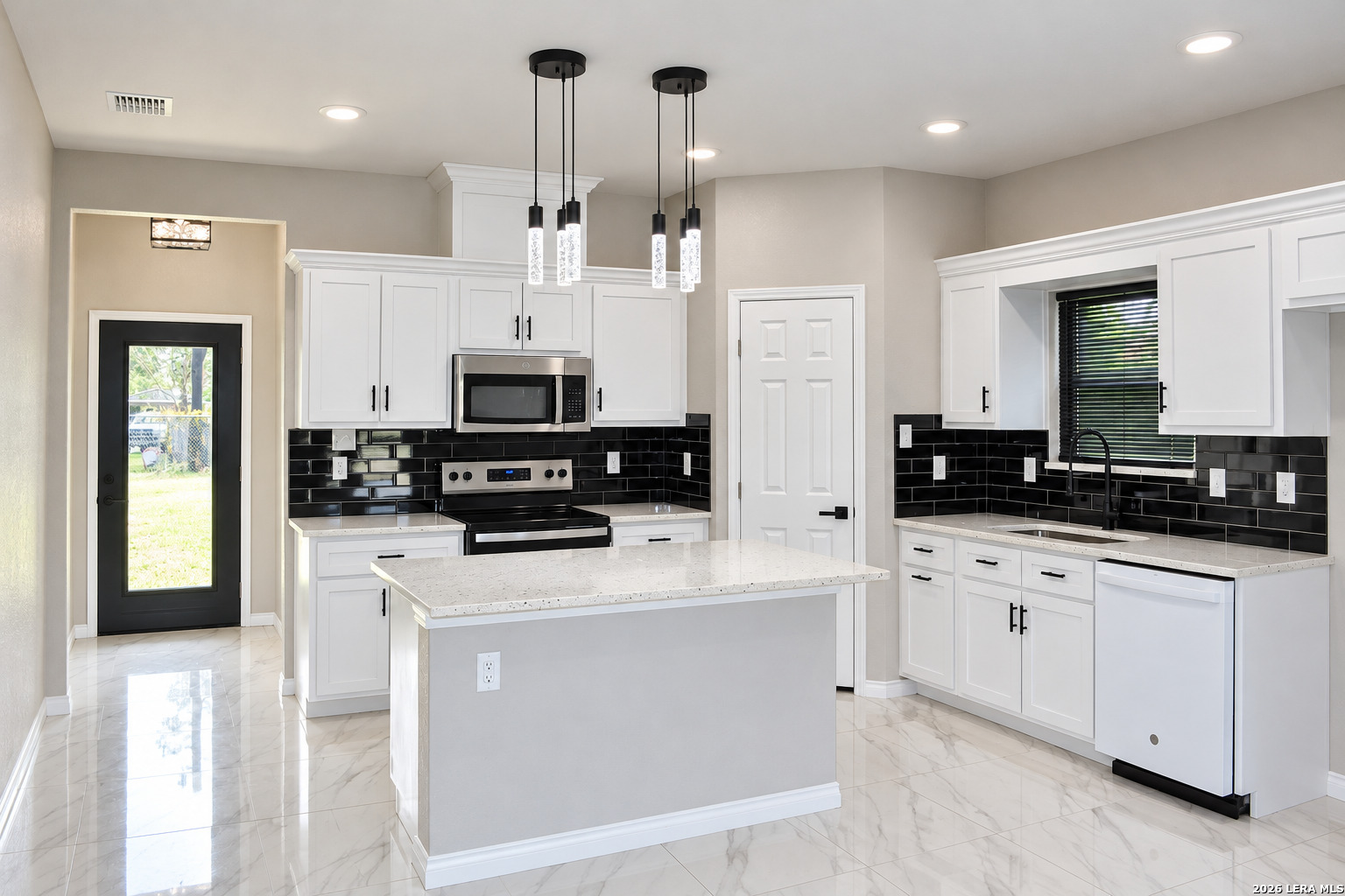 237 AVENUE D, Poteet, TX 78065