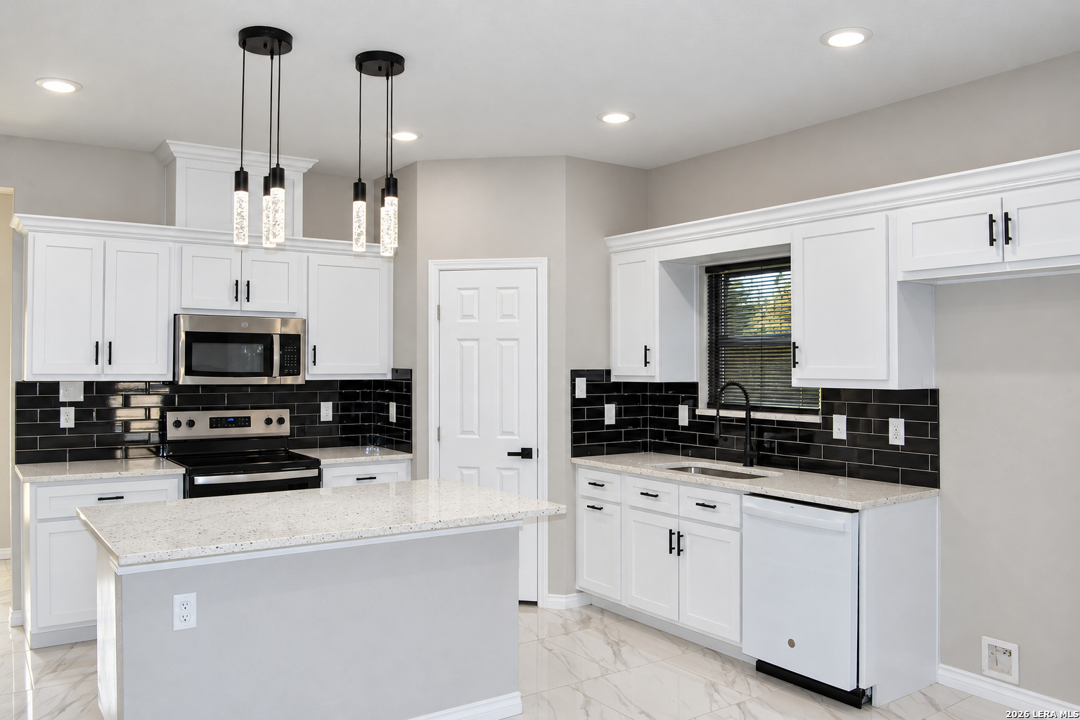 237 AVENUE D, Poteet, TX 78065