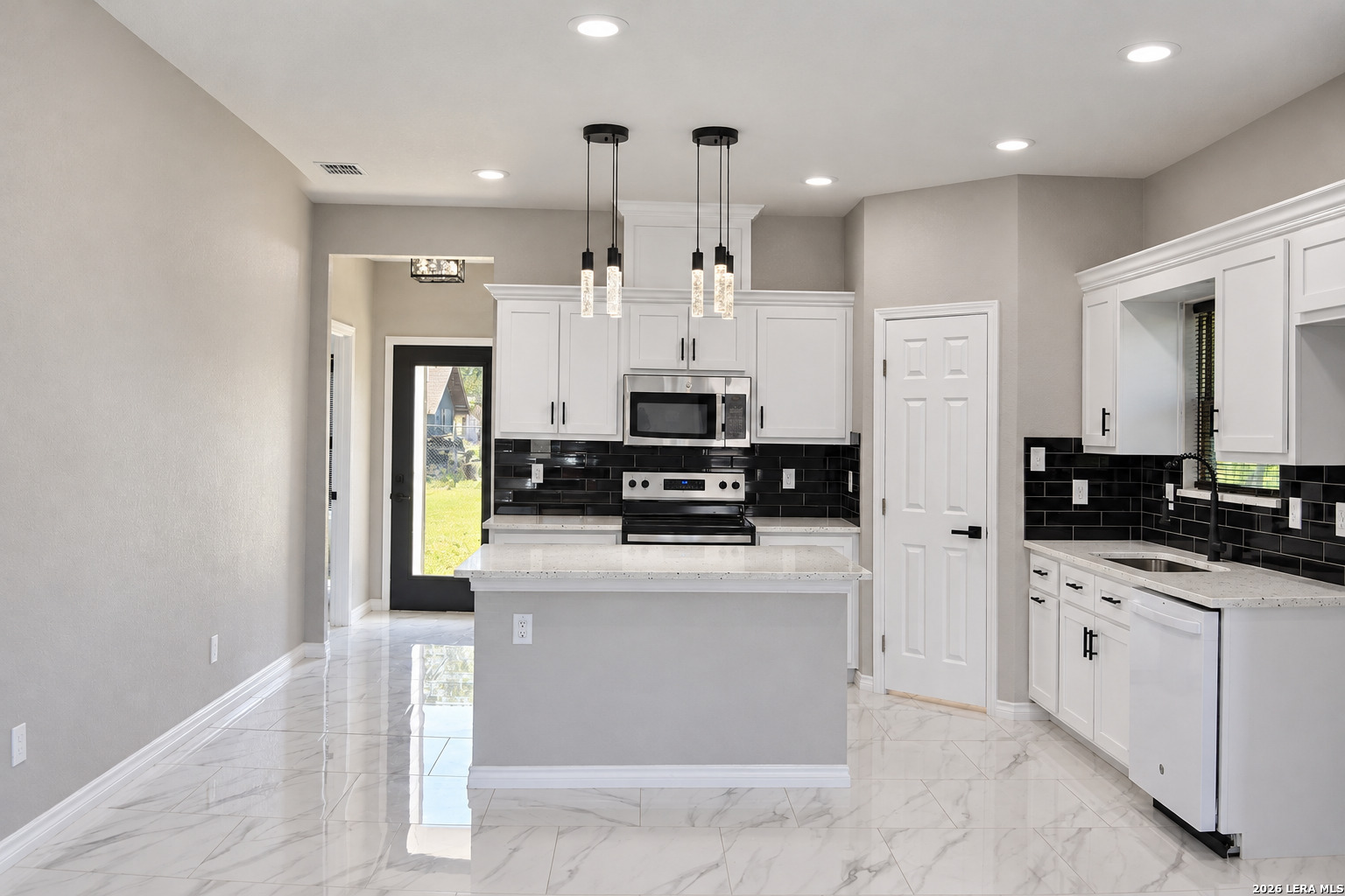 237 AVENUE D, Poteet, TX 78065