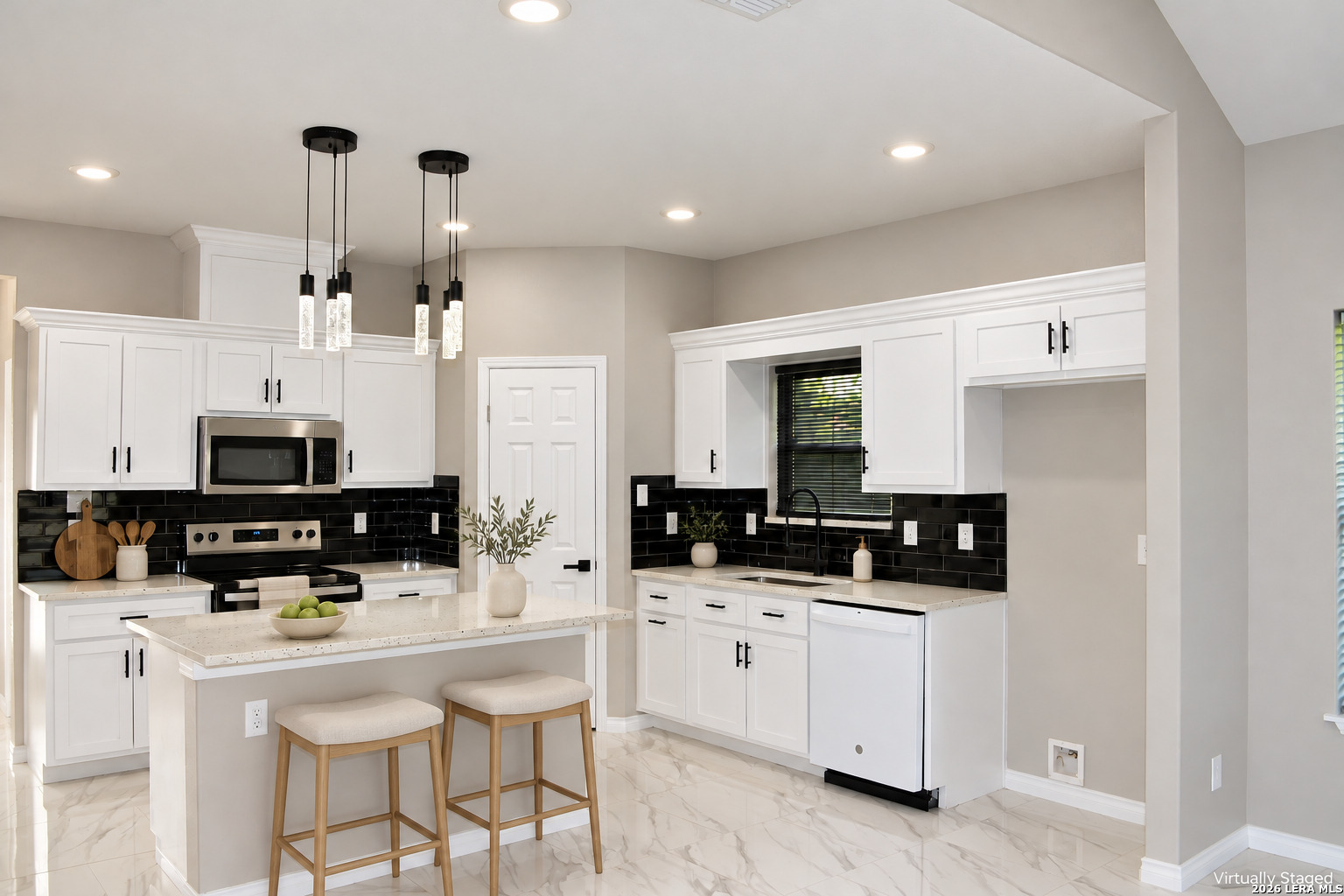237 AVENUE D, Poteet, TX 78065