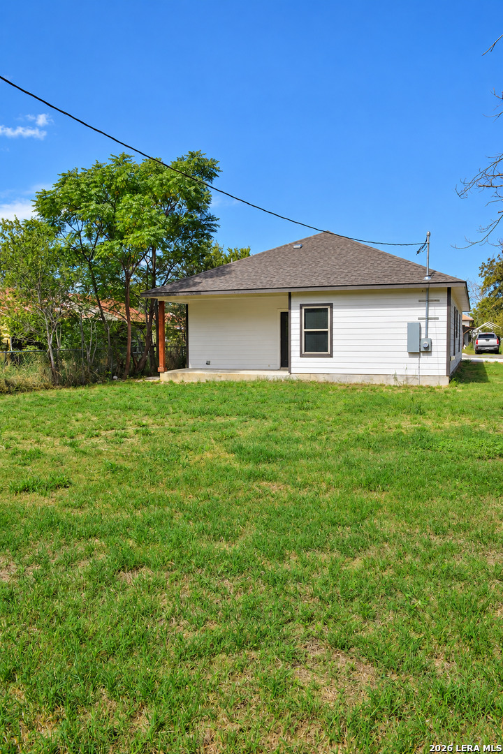 237 AVENUE D, Poteet, TX 78065
