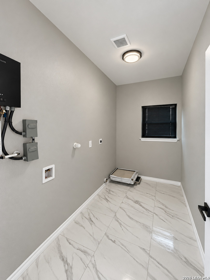 237 AVENUE D, Poteet, TX 78065