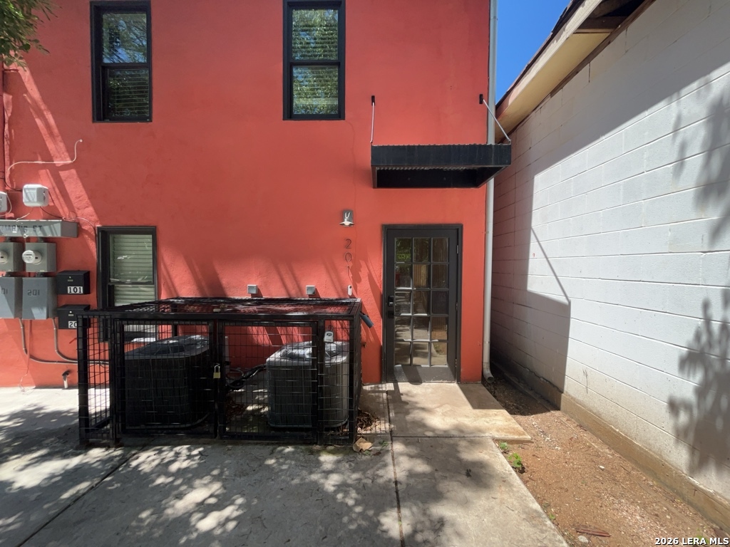 1722 S Saint Marys, #201, San Antonio, TX 78210
