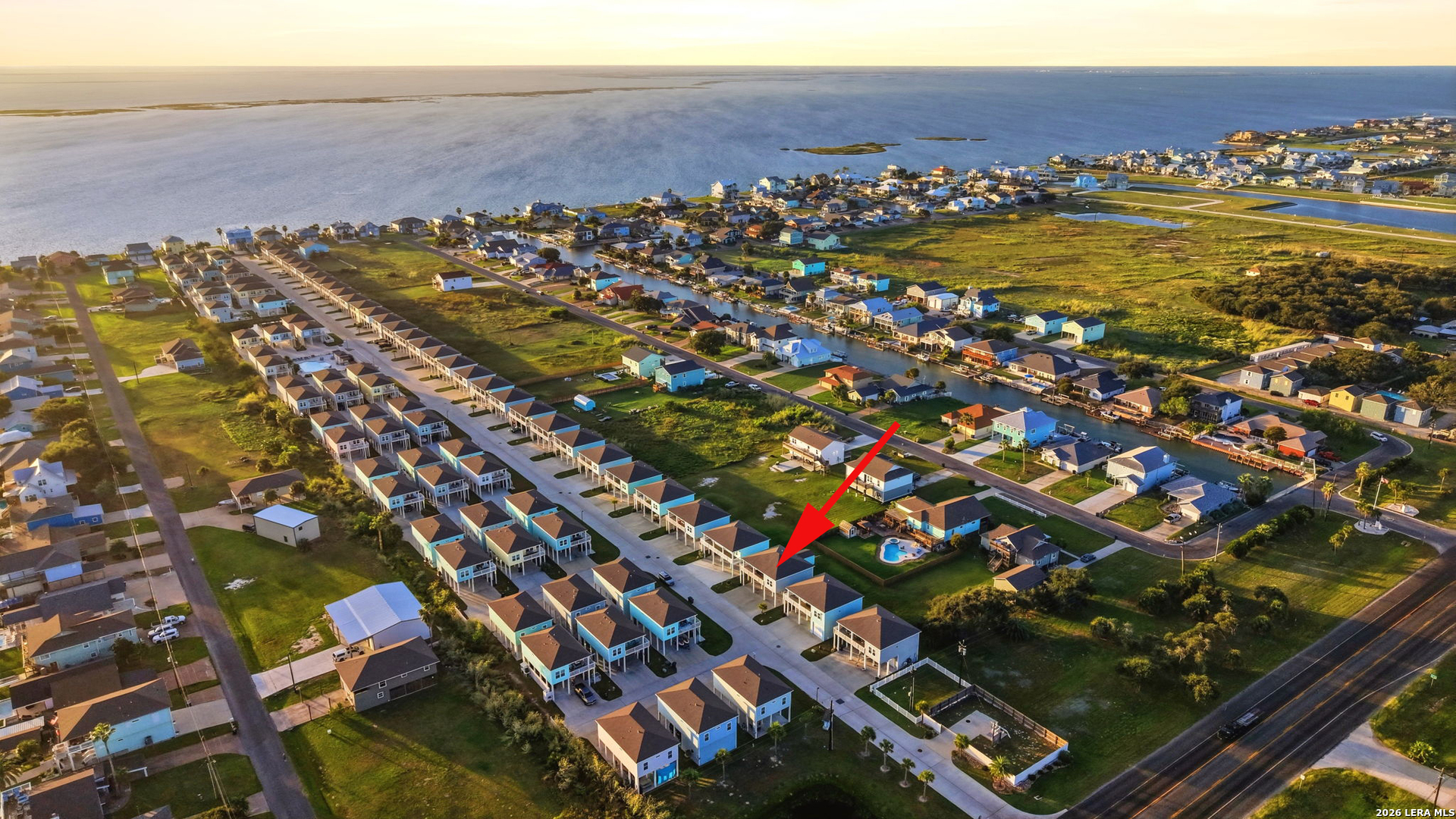 111 PARADISE DR, Rockport, TX 78382