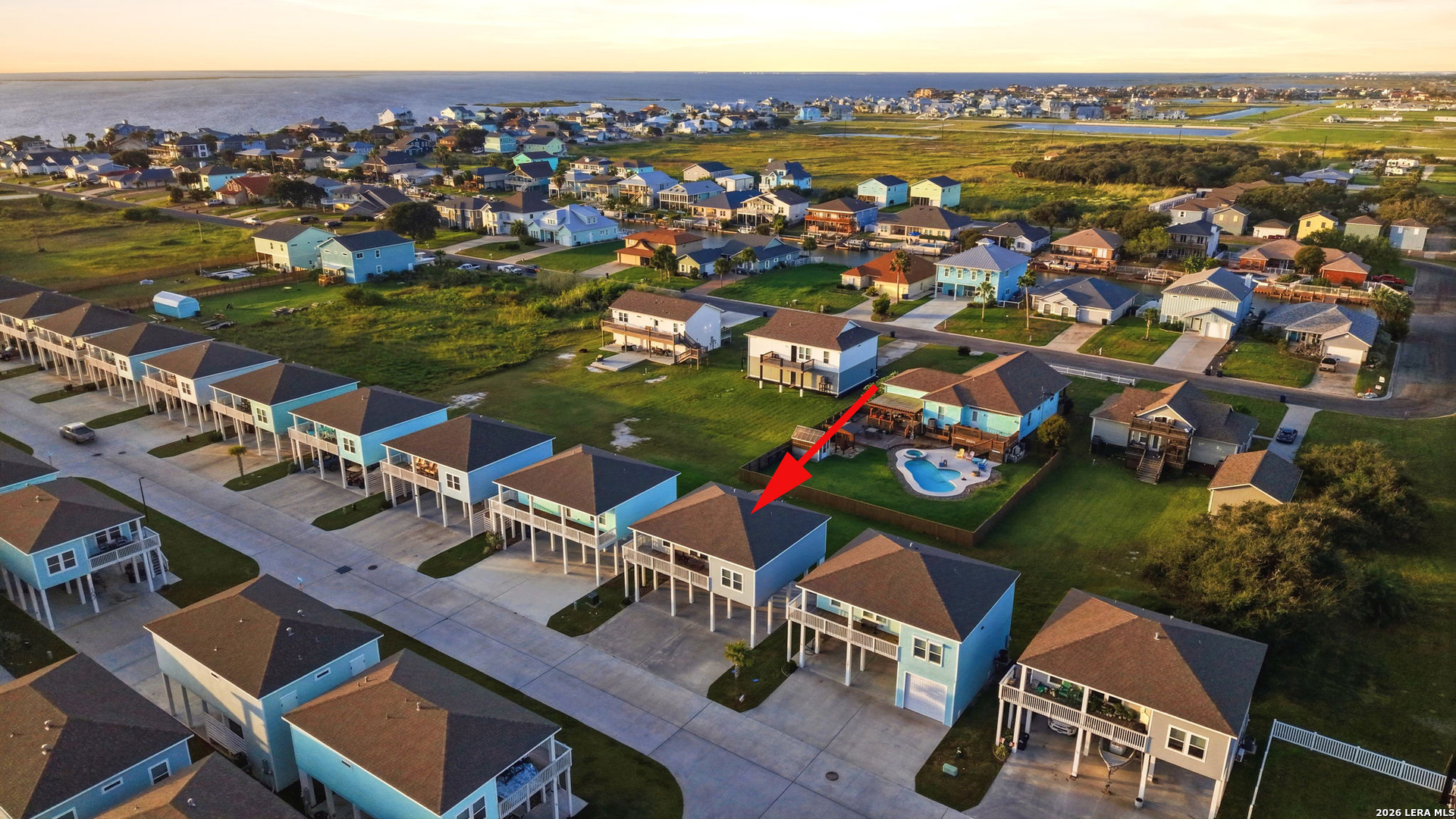 111 PARADISE DR, Rockport, TX 78382