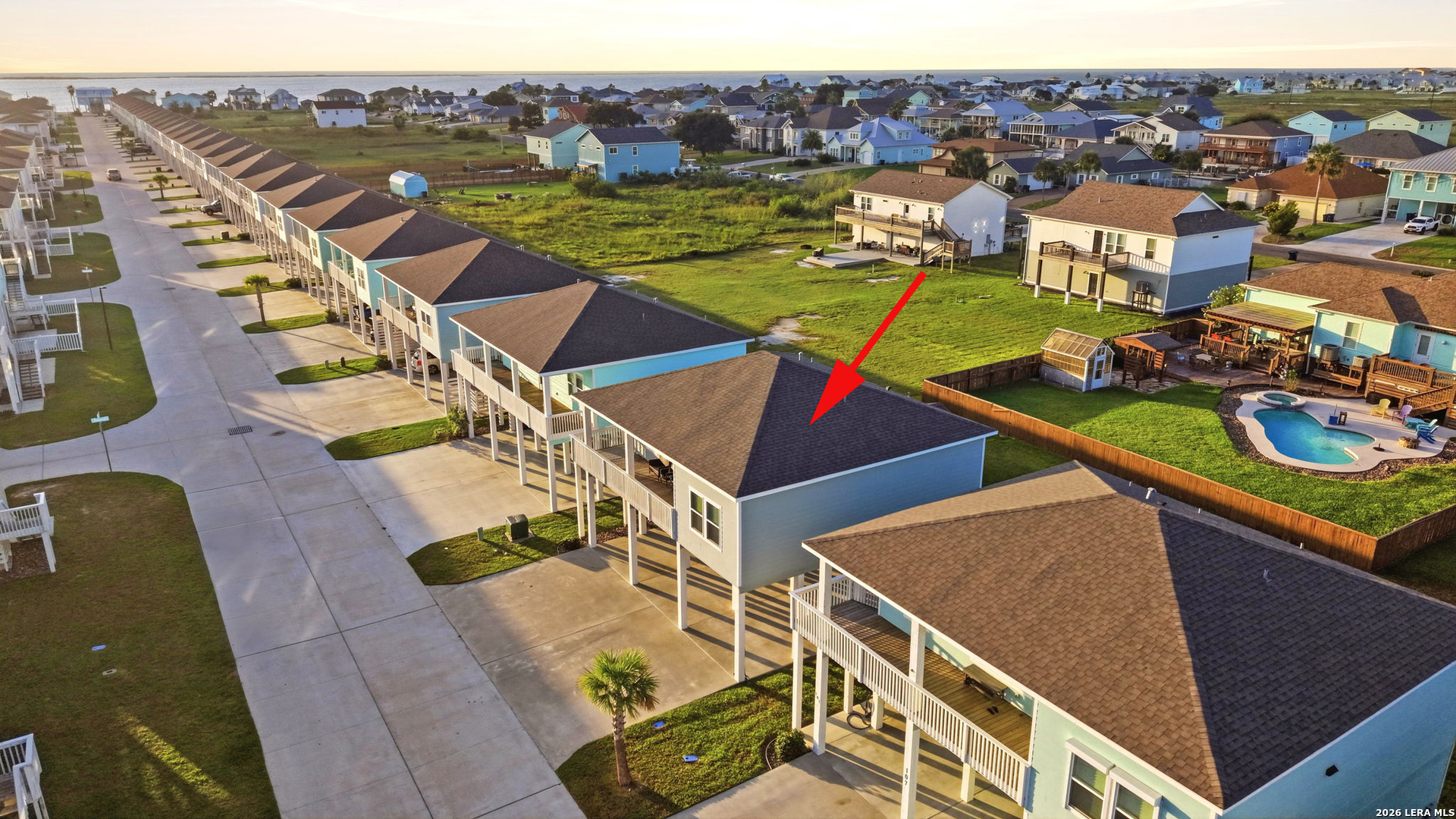 111 PARADISE DR, Rockport, TX 78382