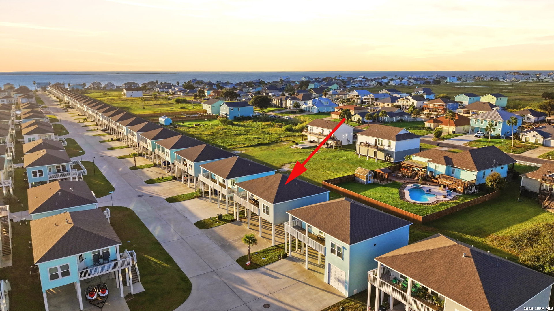 111 PARADISE DR, Rockport, TX 78382