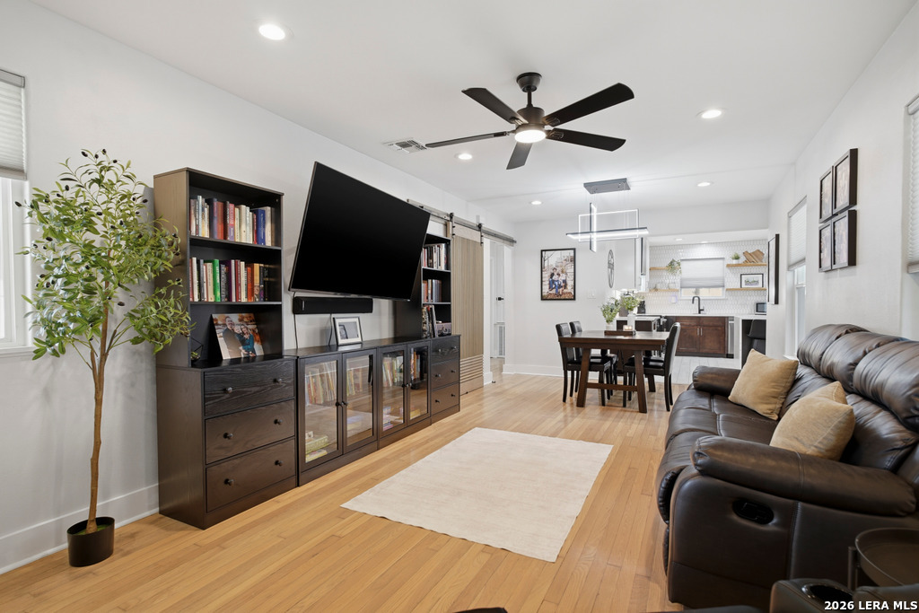 275 E FAIR OAKS PL, Alamo Heights, TX 78209