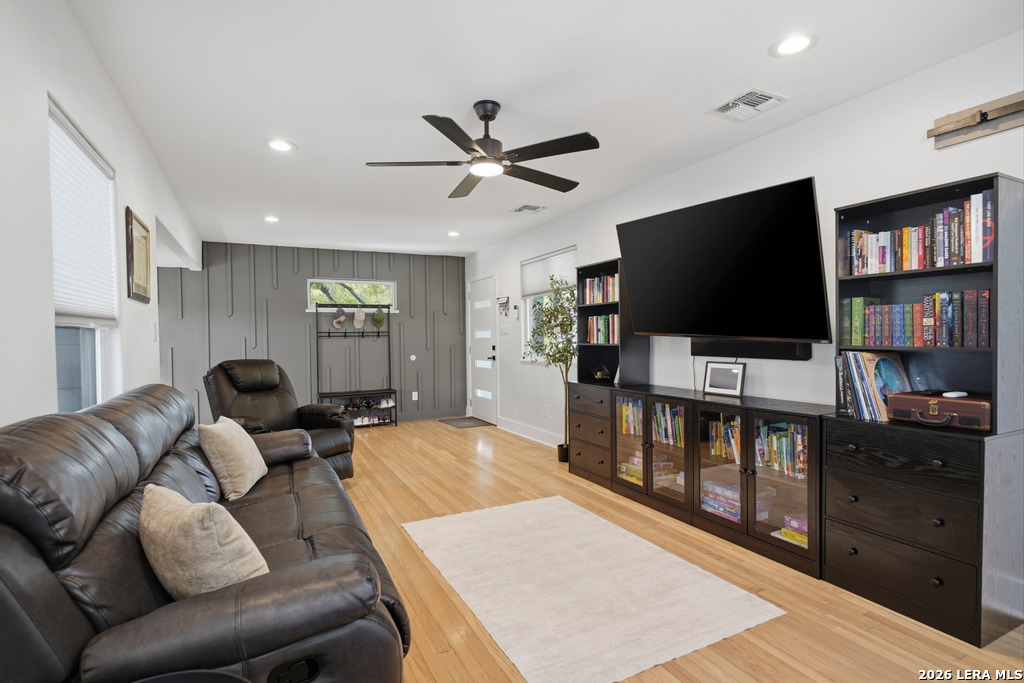 275 E FAIR OAKS PL, Alamo Heights, TX 78209