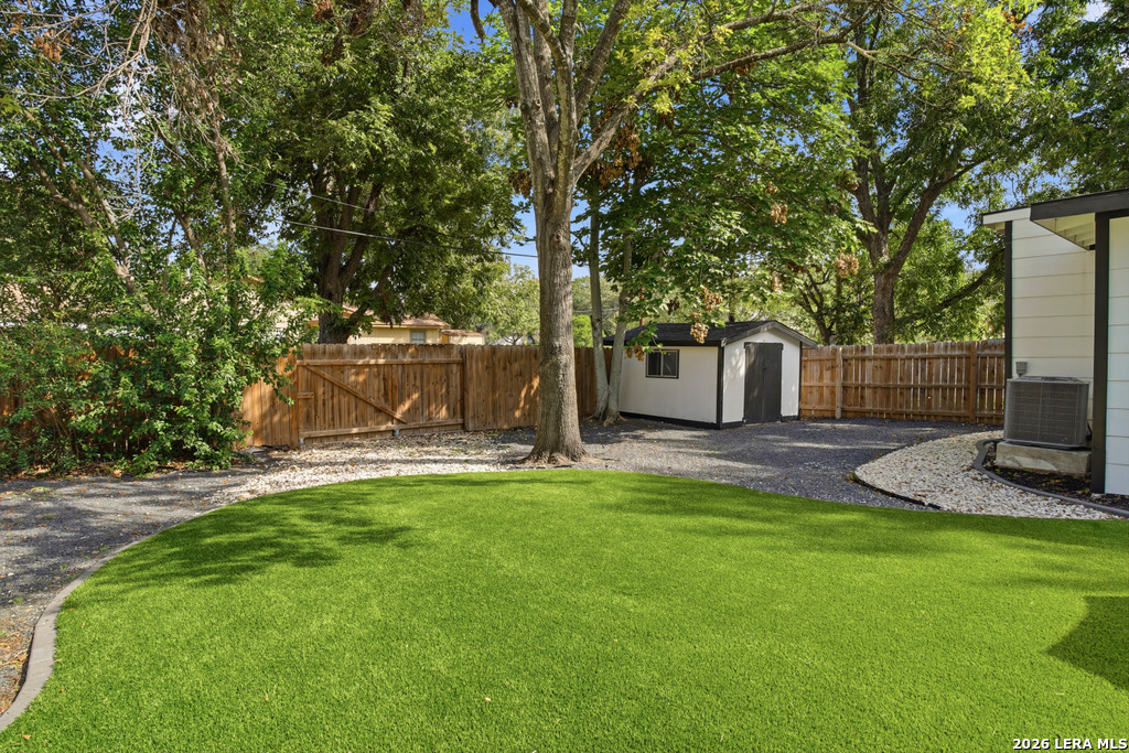 275 E FAIR OAKS PL, Alamo Heights, TX 78209