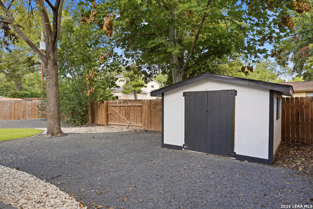 275 E FAIR OAKS PL, Alamo Heights, TX 78209