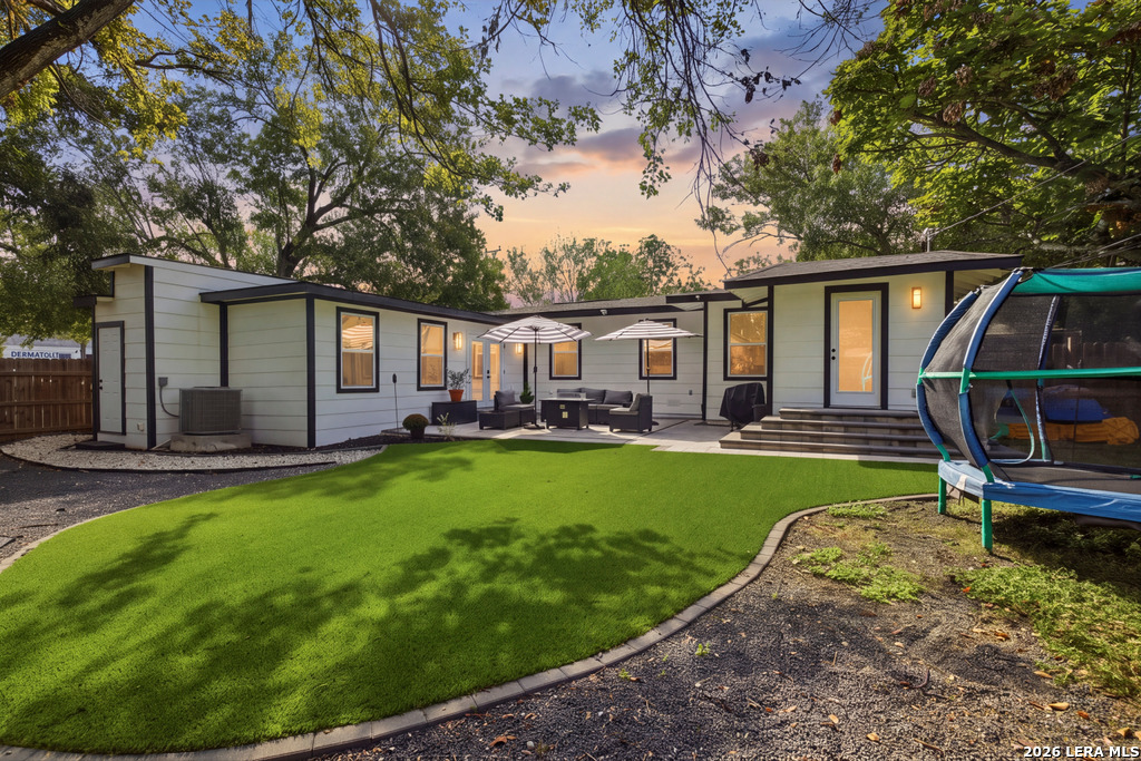 275 E FAIR OAKS PL, Alamo Heights, TX 78209