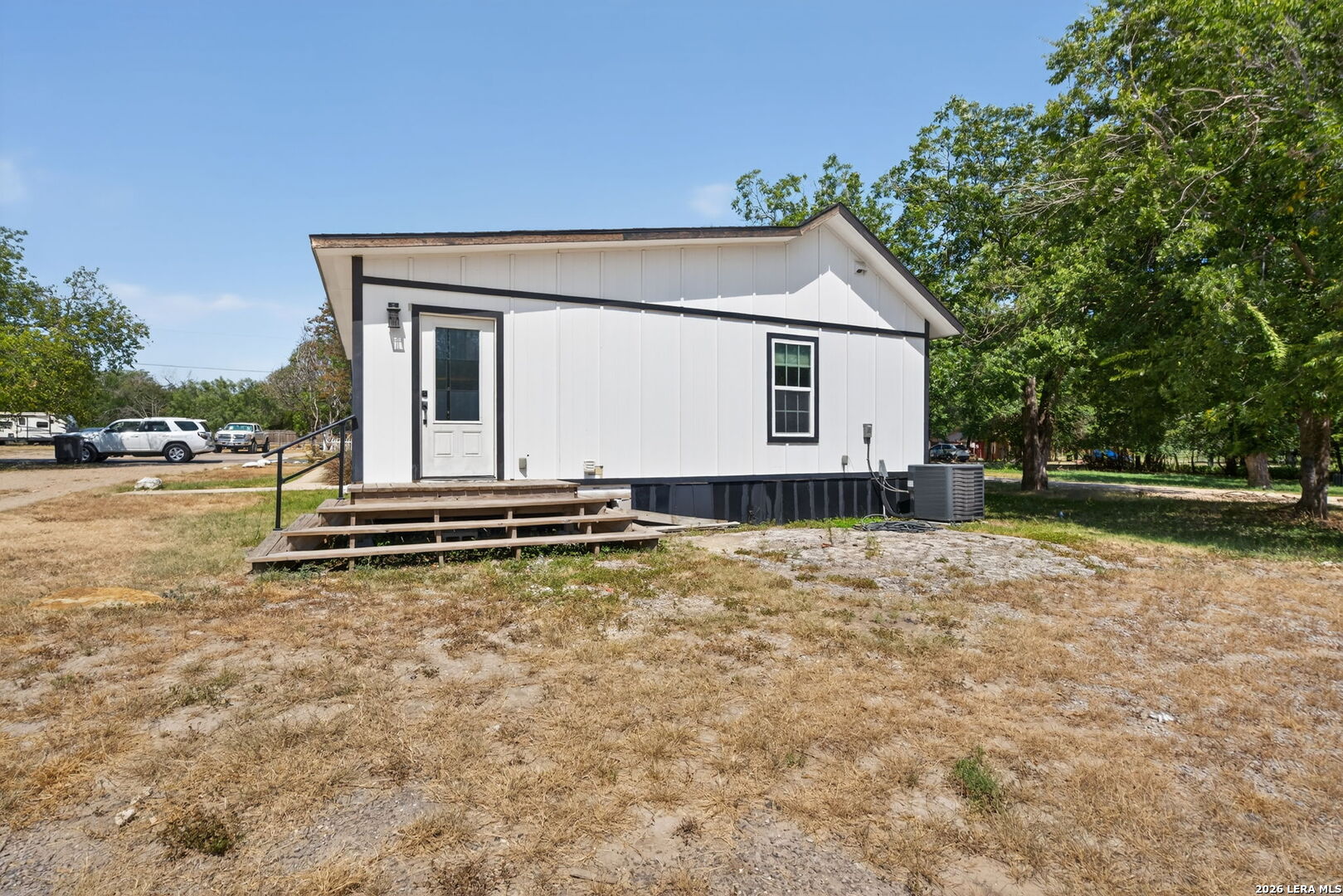 1203 Avenue J, Hondo, TX 78861