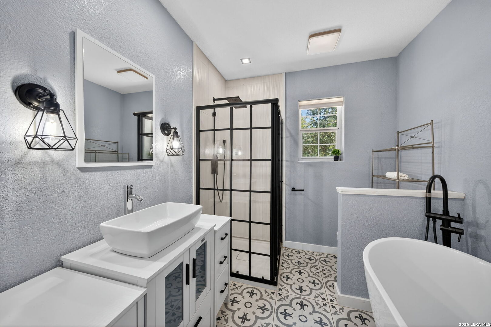 1203 Avenue J, Hondo, TX 78861