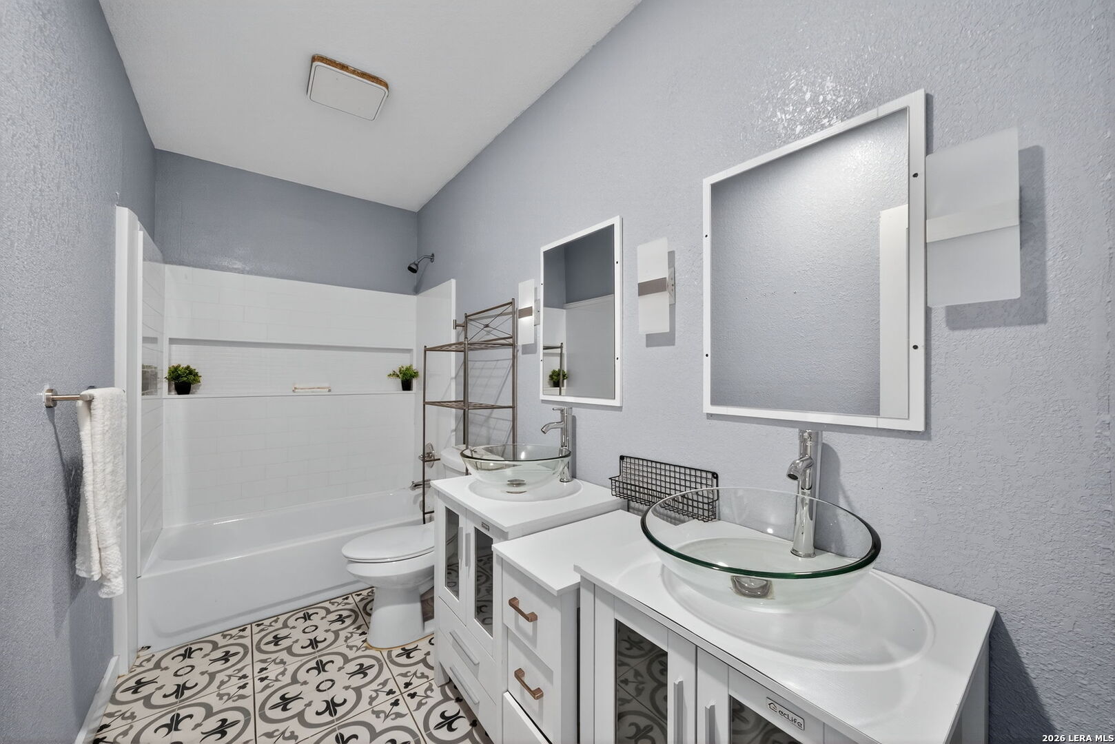 1203 Avenue J, Hondo, TX 78861