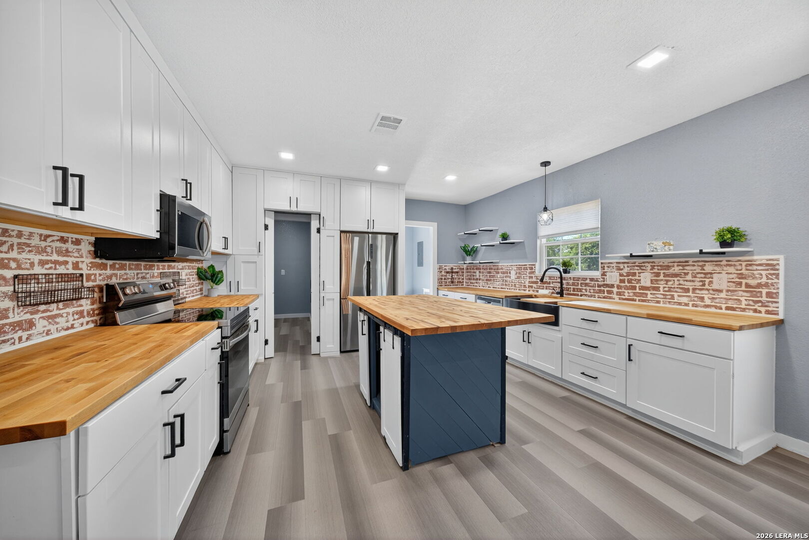 1203 Avenue J, Hondo, TX 78861
