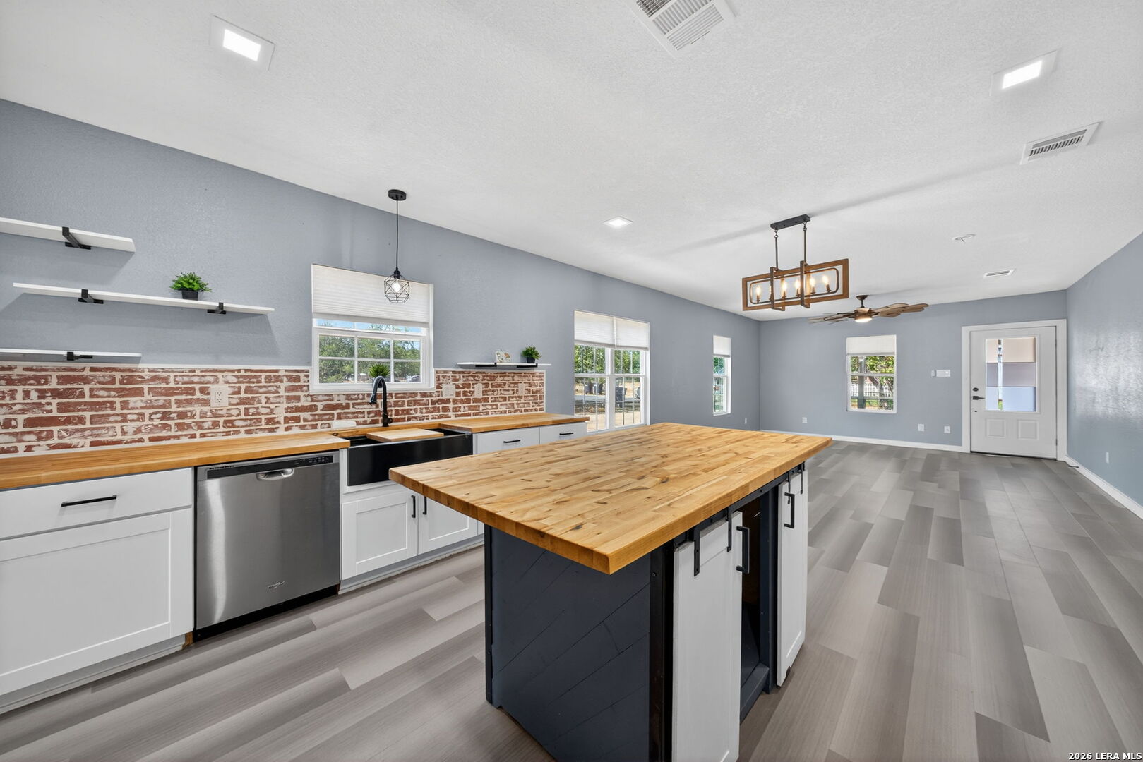 1203 Avenue J, Hondo, TX 78861