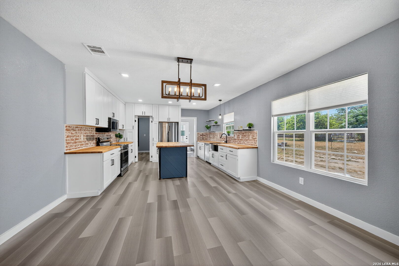 1203 Avenue J, Hondo, TX 78861