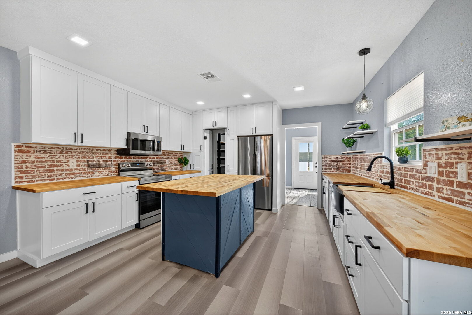 1203 Avenue J, Hondo, TX 78861