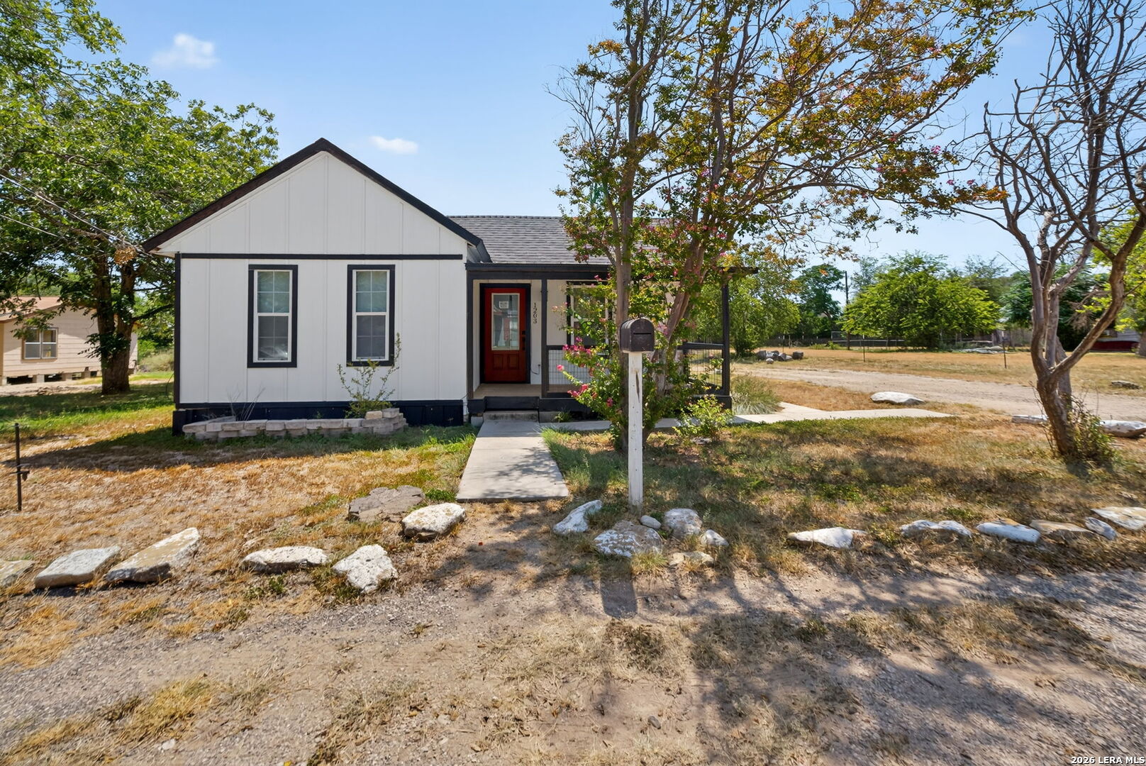 1203 Avenue J, Hondo, TX 78861