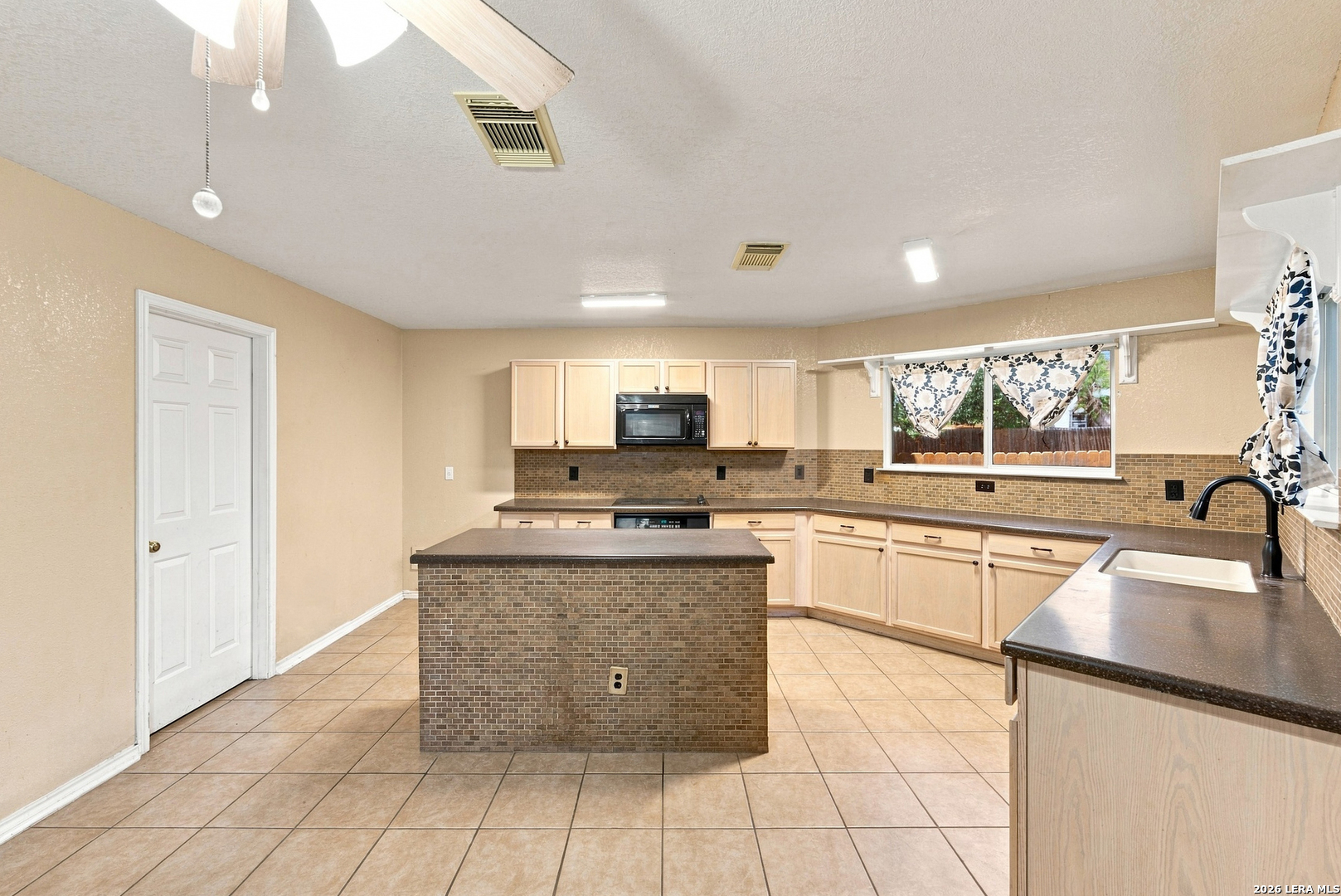 7505 Forest Stream, Live Oak, TX 78233