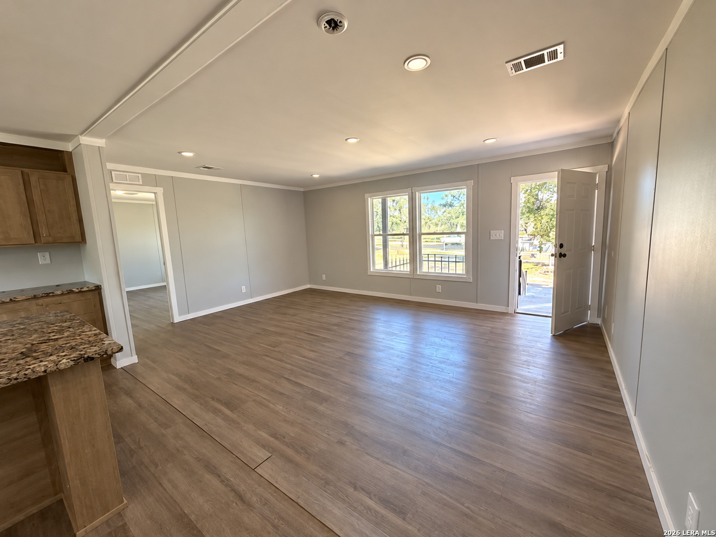 55 Ridgeway Dr, Somerset, TX 78069