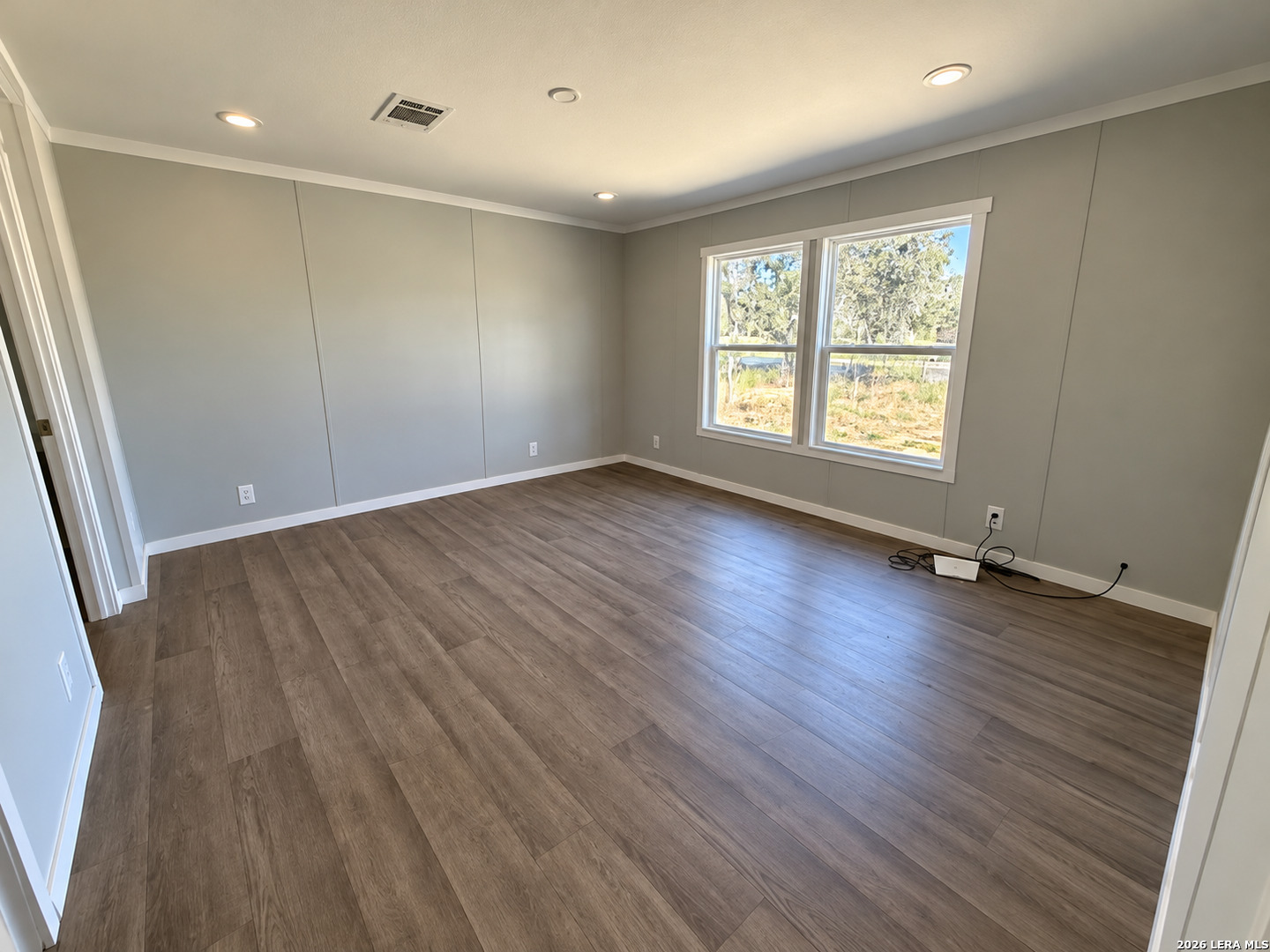 55 Ridgeway Dr, Somerset, TX 78069