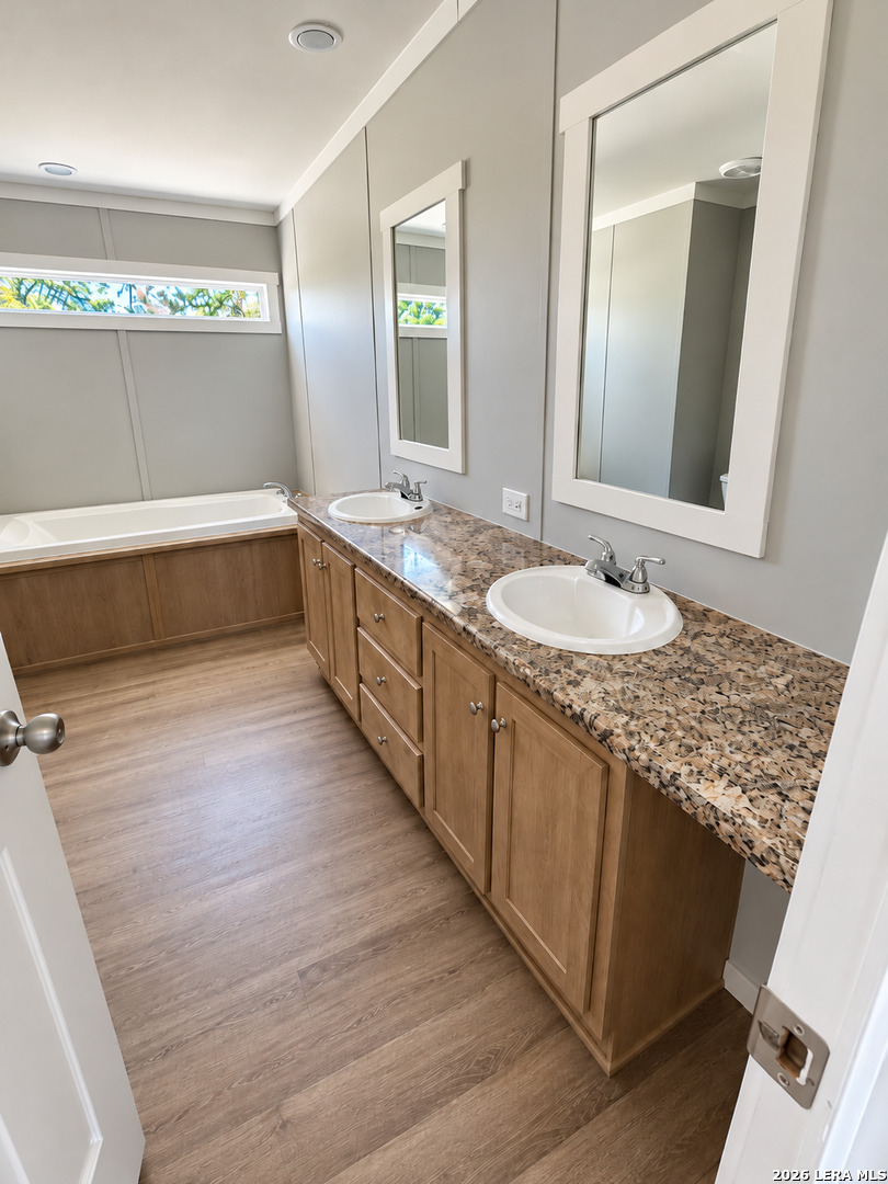 55 Ridgeway Dr, Somerset, TX 78069