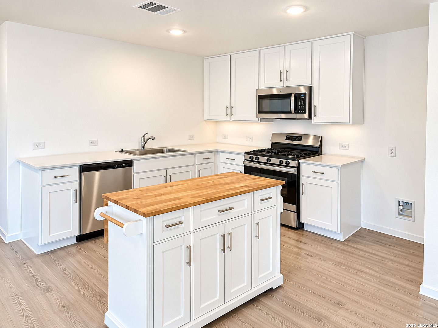 6743 Chert Chase, Elmendorf, TX 78112