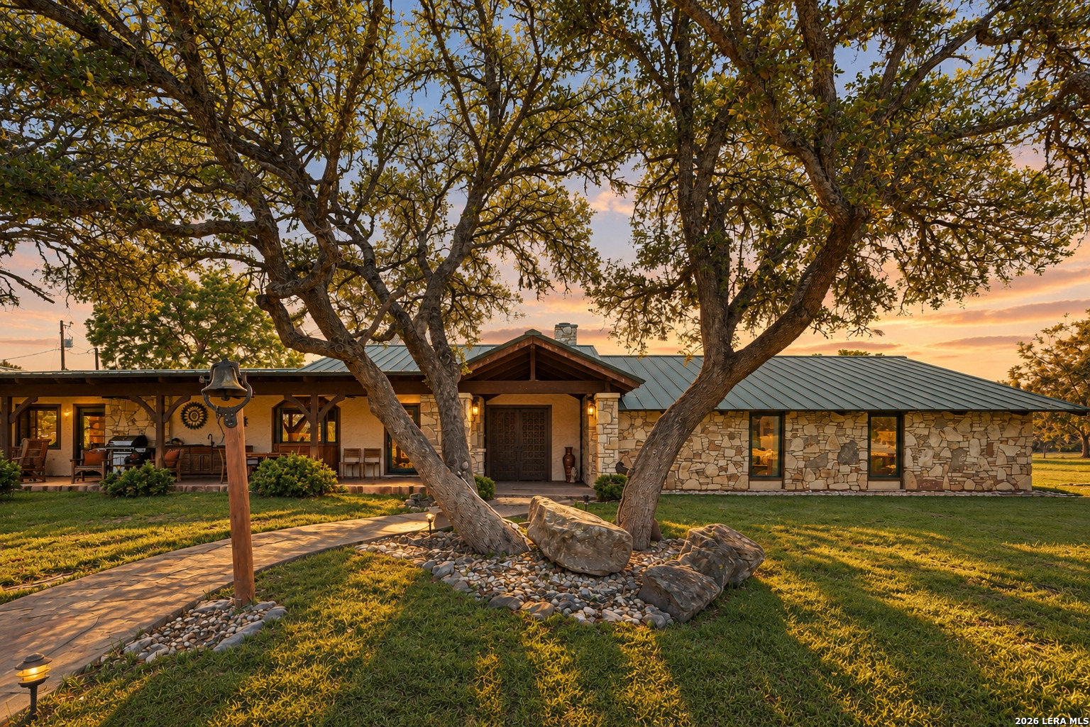 Property photo for 722 W Lacey Oaks Parkway, Kerrville, TX