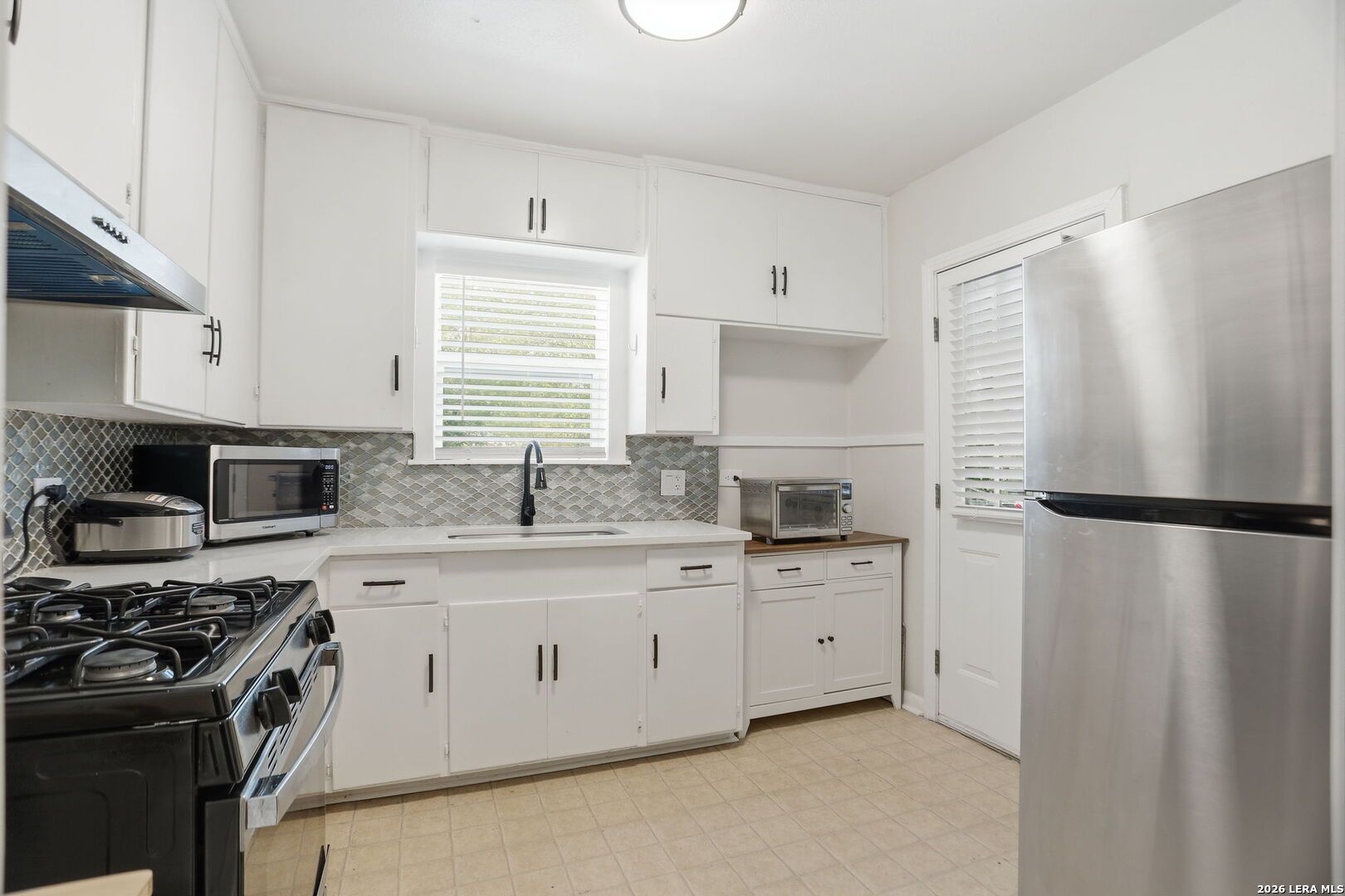 221 BALCONES HEIGHTS RD, Balcones Heights, TX 78201