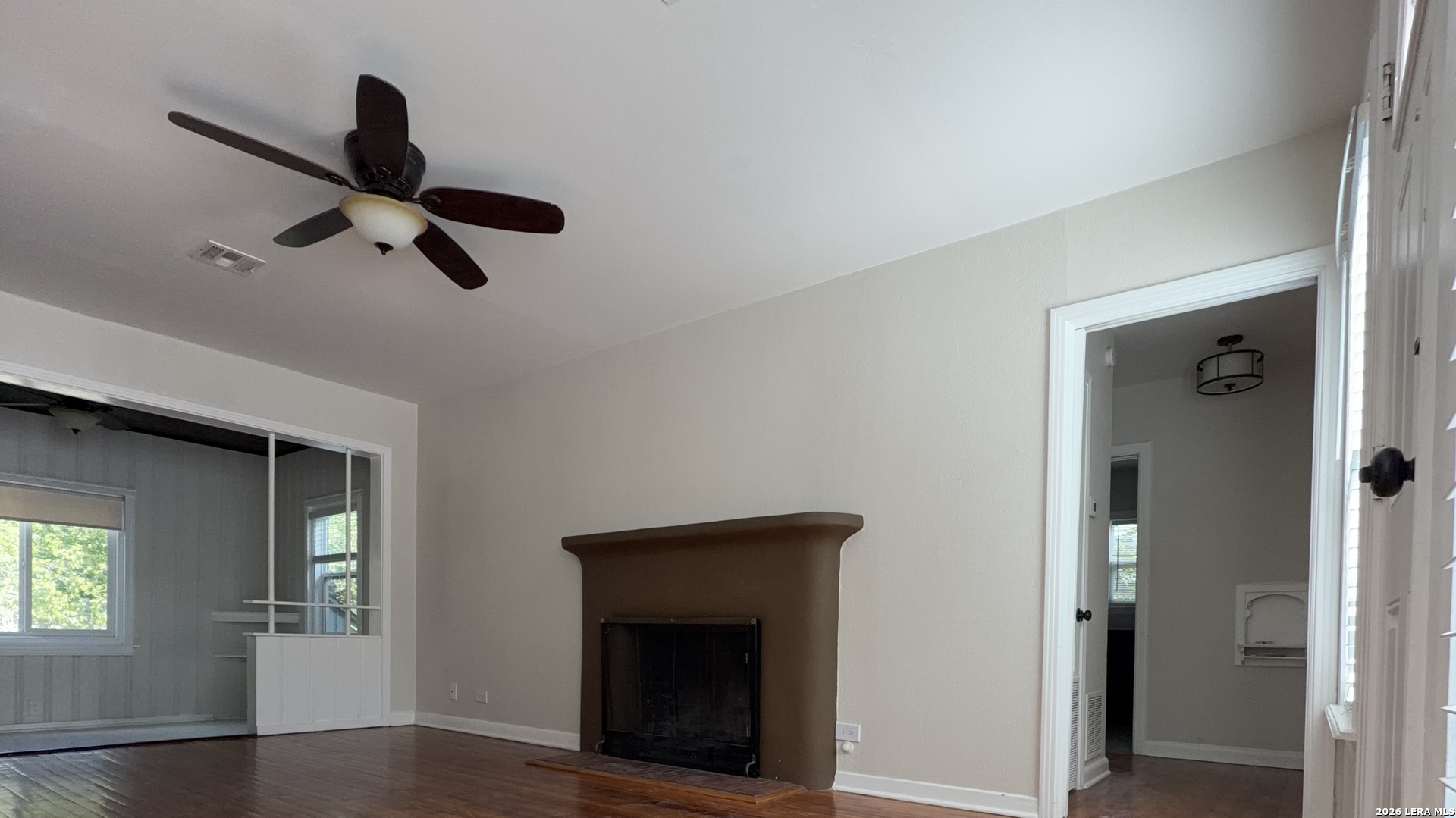 221 BALCONES HEIGHTS RD, Balcones Heights, TX 78201