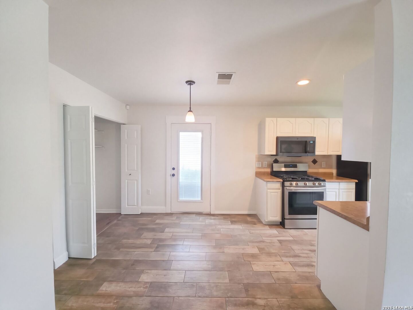 8703 PARK MDWS, Converse, TX 78109