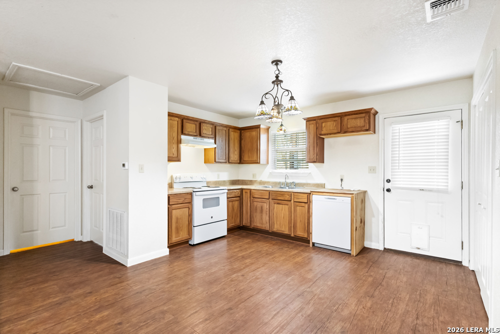 204 County Road 4612, Castroville, TX 78009