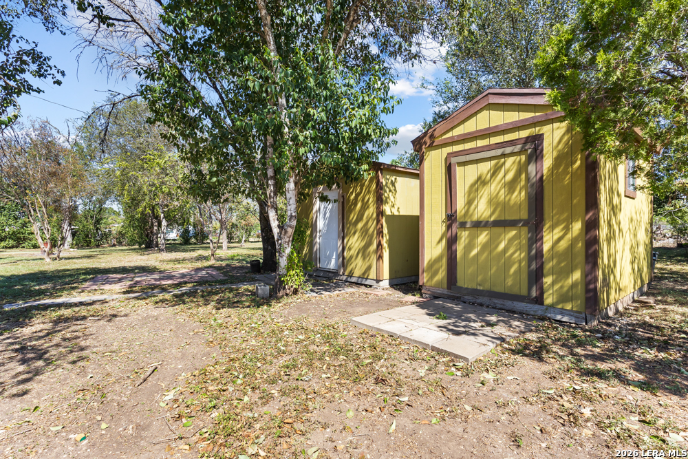 204 County Road 4612, Castroville, TX 78009